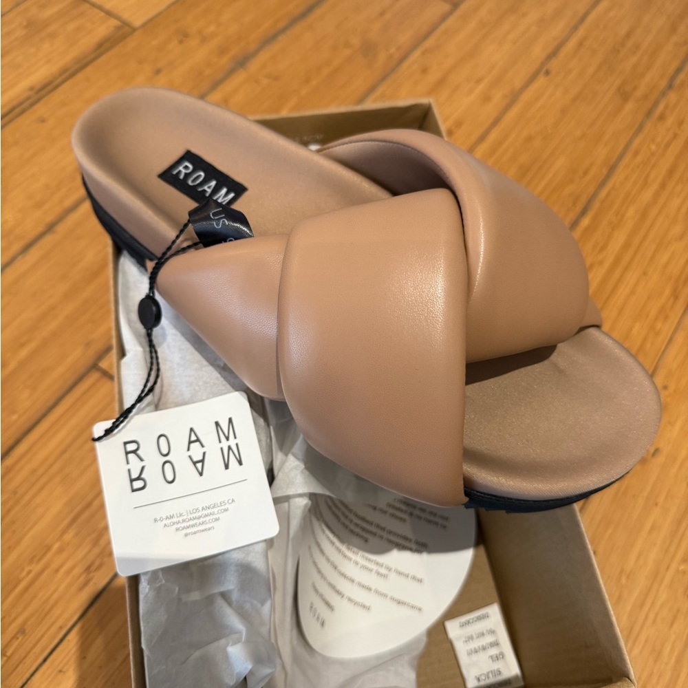 ROAM Foldy Puffy Women' Tan Slide Sandals. No longer available in stores. Sold - Picture 3 of 5